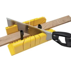 Boite à onglet avec scie à dos 1-20-600 STANLEY