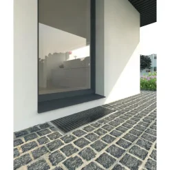 Courette d'aération avec grilles caillebotis ACO