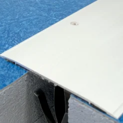 Couvre-joint à bords biseautés - longueur 3 m DINAC