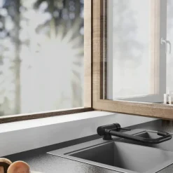 Mitigeur de cuisine à bec rabattable pour ouverture fenêtre - noir mat - Window SCHÜTTE