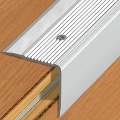 Nez de marche intérieur ou extérieur - aluminium strié - Large 41 V DINAC