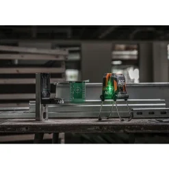 Niveau laser croix vert avec point d'aplomb - portée 30 m - CLG330-K AEG Powertools