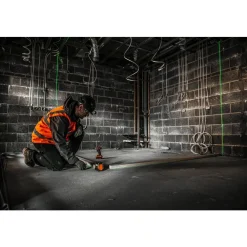 Niveau laser croix vert avec point d'aplomb - portée 30 m - CLG330-K AEG Powertools