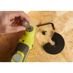 Perceuse-visseuse à percussion 18V One+ - 2 Batteries 2,0Ah - Chargeur - Multitool OFFERT RYOBI