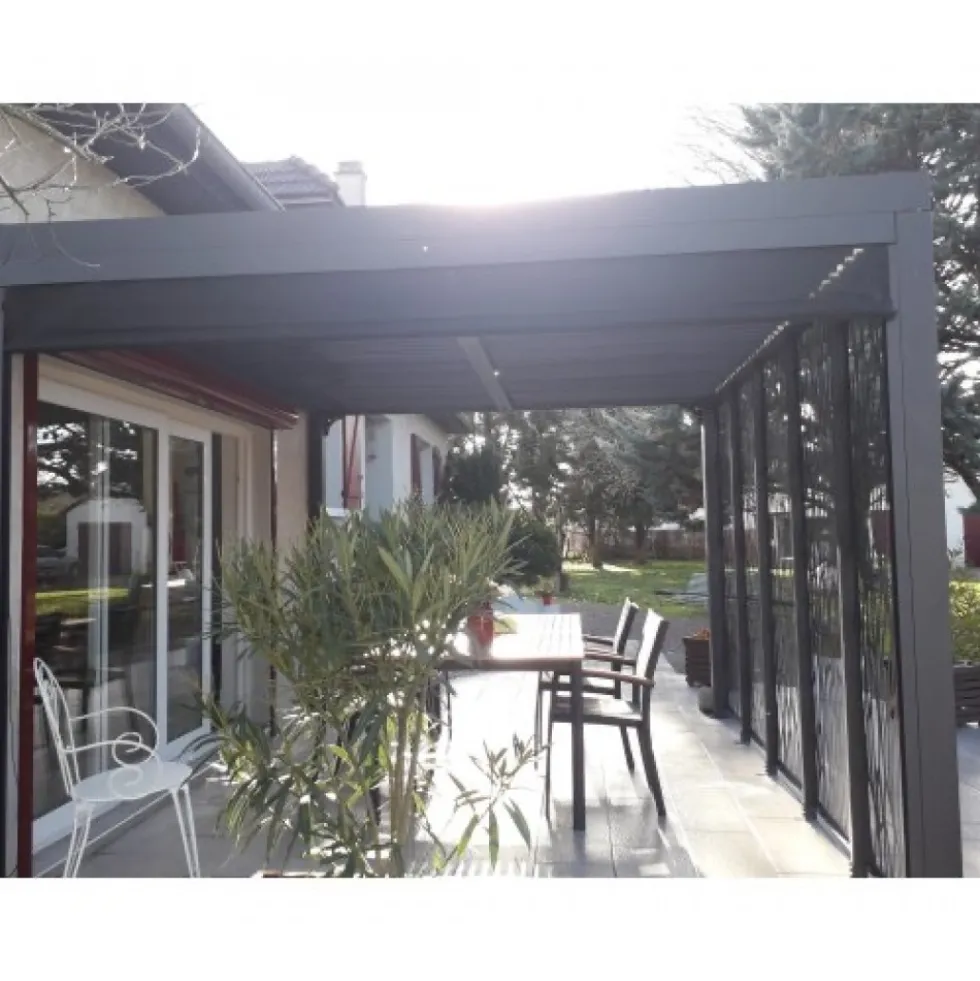 Pergola bioclimatique avec ventelles latérales alu gris - 3,60x3,00 - 10,80 m2 HABRITA