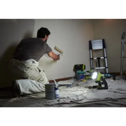 Projecteur LED 18V ONE+™ - 1800 lumens - Solo - RLFD18-0 RYOBI