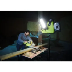 Projecteur triple panneaux LED 18V ONE+™ - 3000 lumens - Solo - RLP18-0 RYOBI