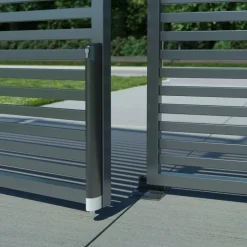 Sabot de portail avec butée pour verrou de sol Sabo noir - à visser LOCINOX