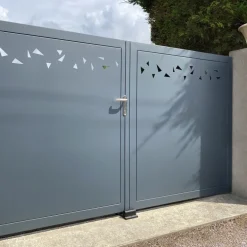 Sabot de portail avec butée pour verrou de sol Sabo noir - à visser LOCINOX