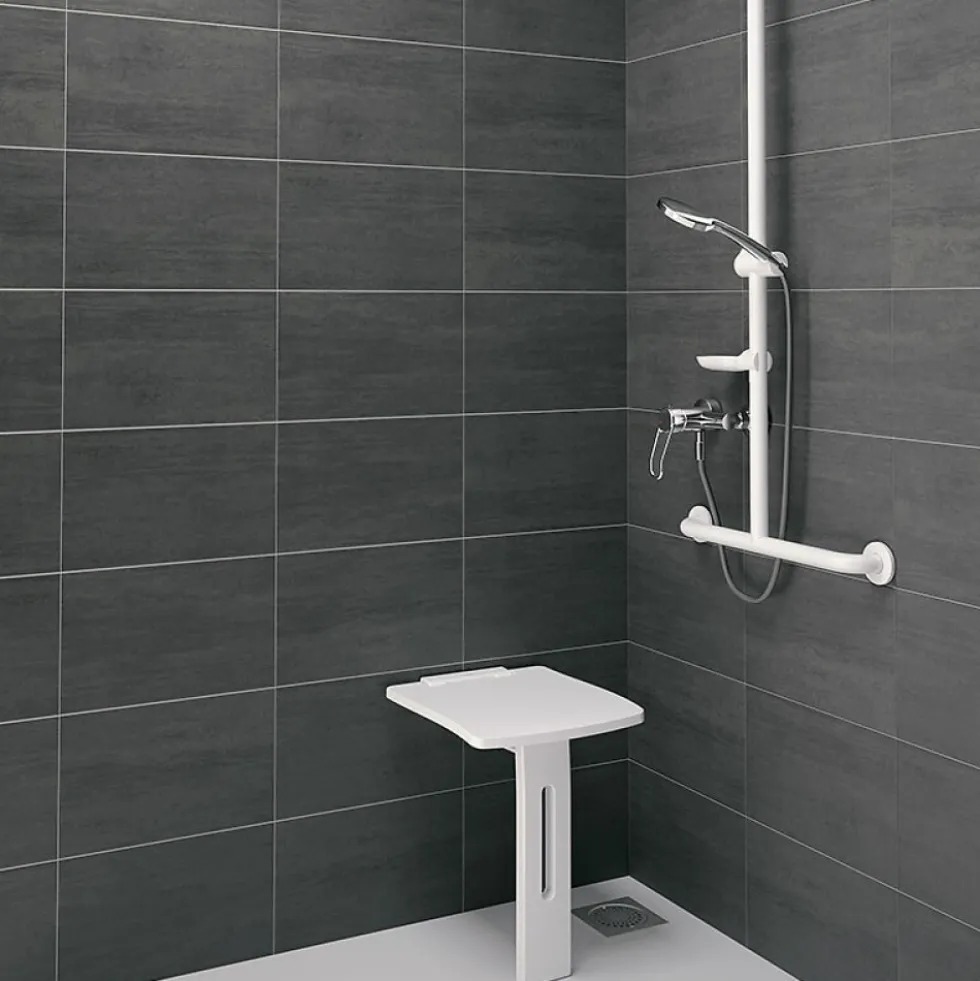 Siège de douche rabattable avec pied pour PMR DELABIE